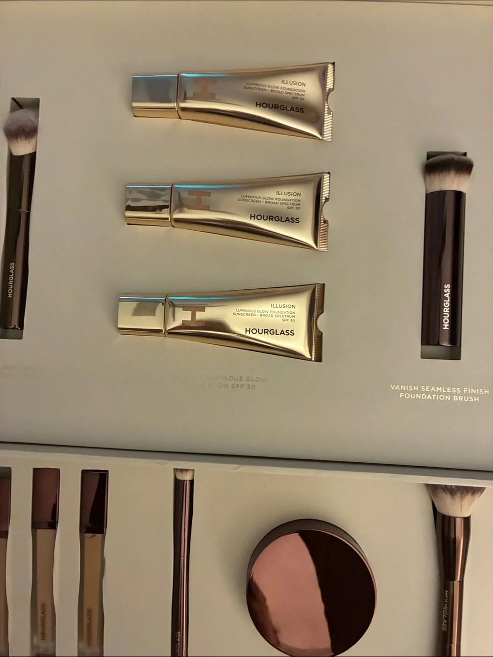Hourglass Illusion Luminous Glow Foundation — Cream color #11